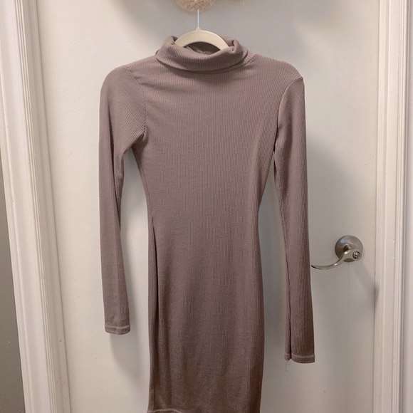MISSGUIDED RIBBED TURTLE NECK DRESS - Picture 5 of 6
